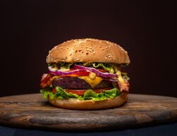 Burger de vita angus si cartofi pai